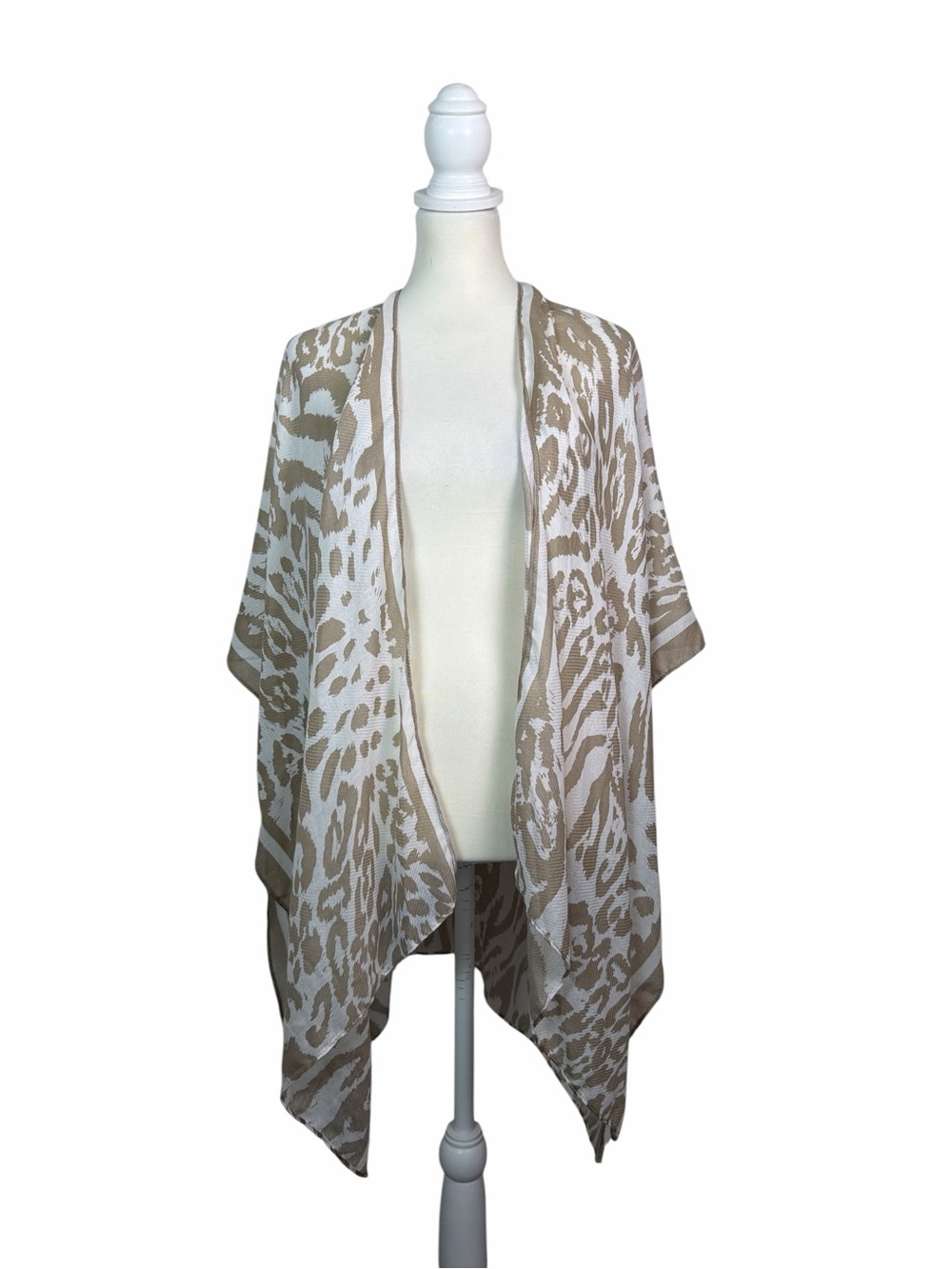 Vince Camuto Tan Ivory Animal Print Ruana Kimono Wrap One Size